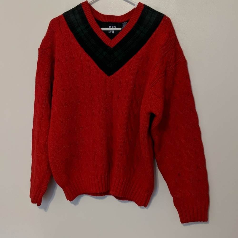 Gap sweater